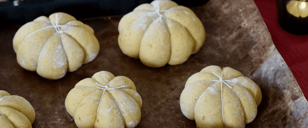 Kürbisbrötchen Rezept - Hokkaido-Brötchen in Kürbisform