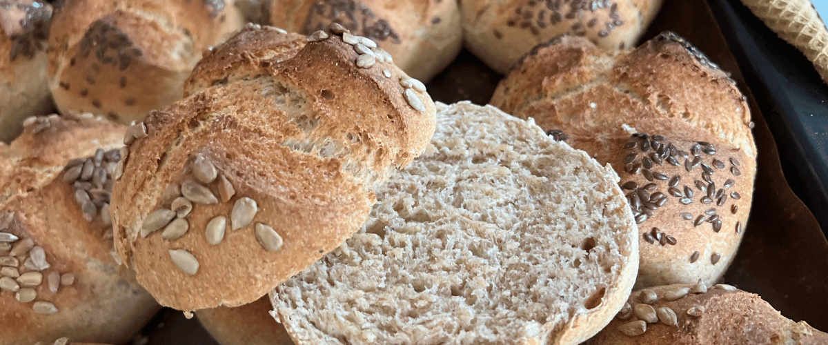 dinkel-buttermilch-broetchen mit roggenmehl